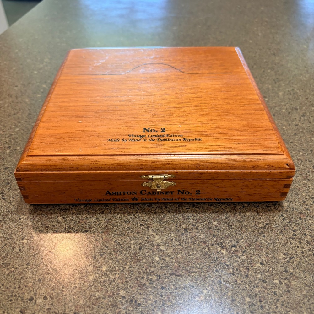 Ashton Cabinet No 2 Vintage Limited Edition Wooden Cigar Box Dominican Republic